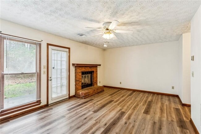 Building Photo - 1105 Booth Ct SW