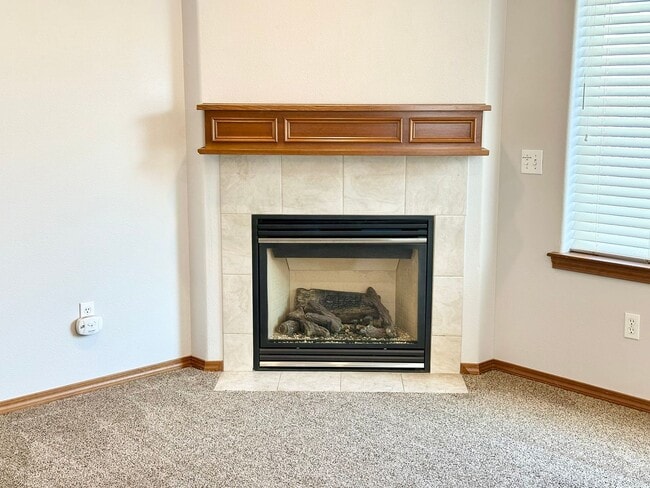 Building Photo - Spacious 4 Bedroom 2 Bathroom Home on Culd...