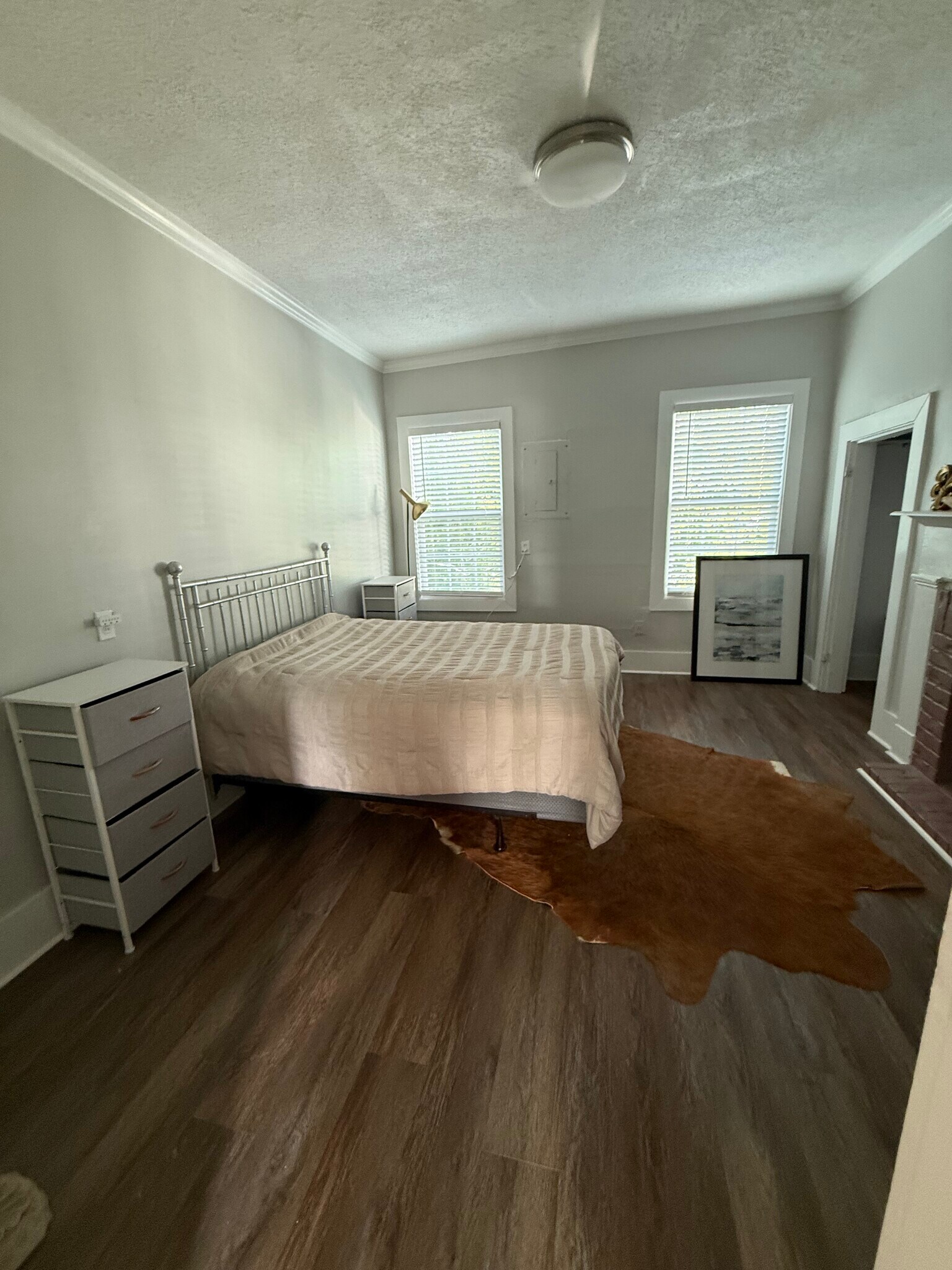 Queen bed! - 1511 Whitaker St