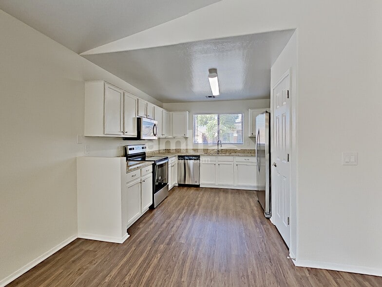 Building Photo - 10525 W Hughes Dr