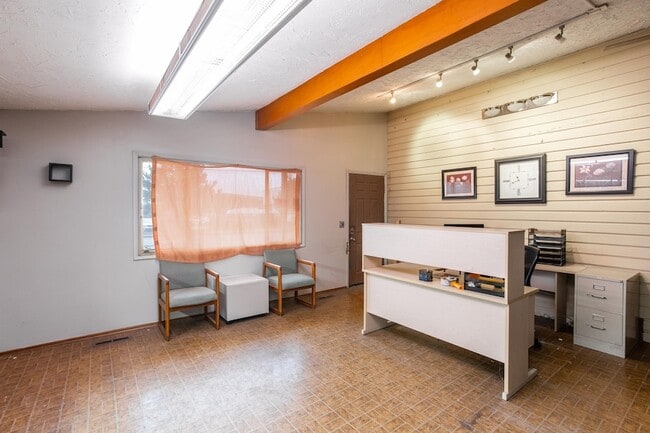 Building Photo - 10623 E Montgomery Ave