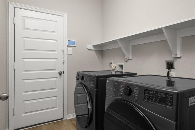 Building Photo - 2410 Table Rock Ct