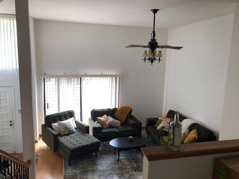 Building Photo - 3275 Caminito Eastbluff