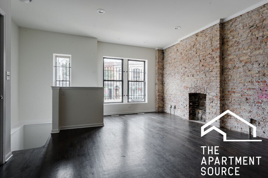 Building Photo - 2833 W Medill Ave