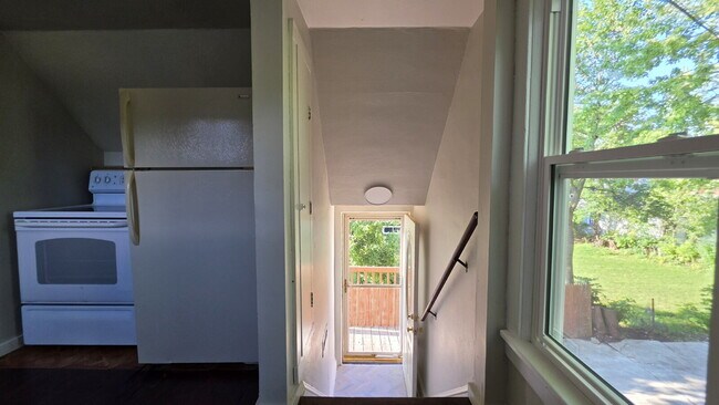 Building Photo - Refurbished 2 Bedroom Upper in Appleton
