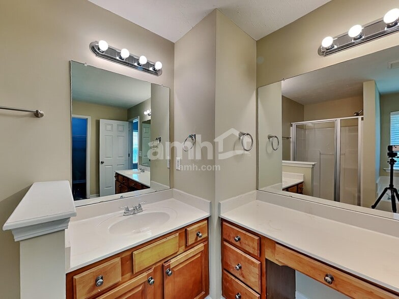 Building Photo - 332 Sunderland Way