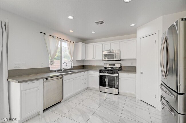 Building Photo - 9893 Canyon Peak Dr