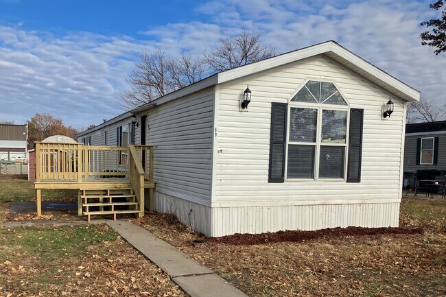 Building Photo - Mediapolis Village