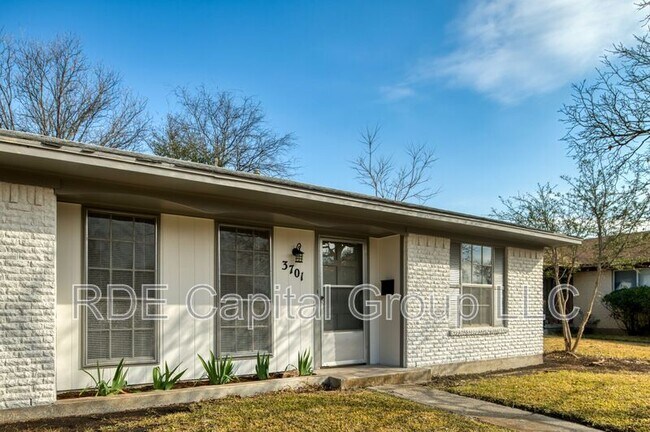 Building Photo - 3701 Summit Ln