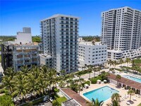 Building Photo - 2457 Collins Ave