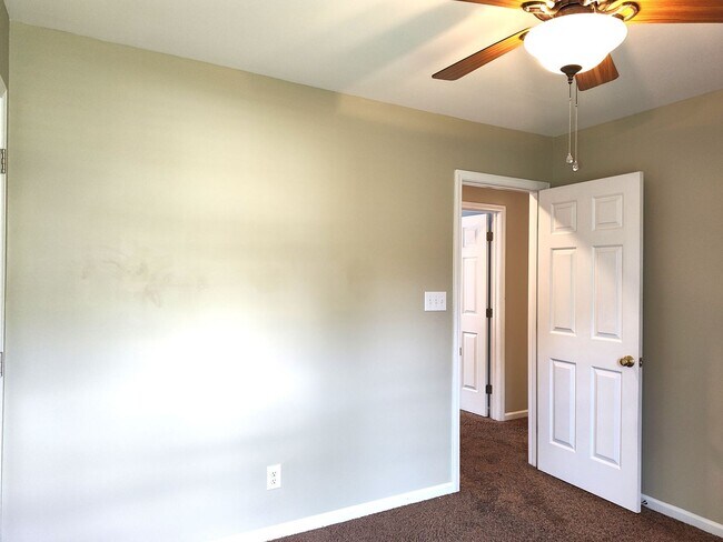 Building Photo - Stunning Corner Lot home located within a cul-de-sac in the Mitchell Glen Community!