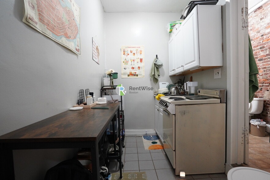 Building Photo - 40 Anderson St