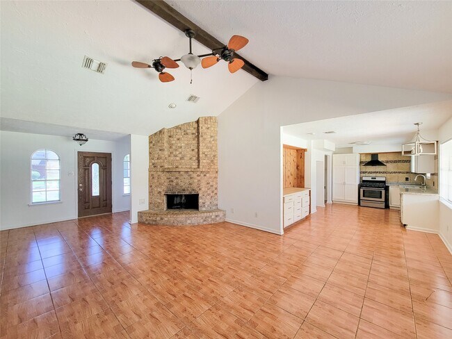Building Photo - 409 S Travis