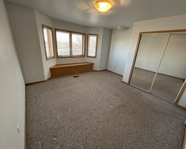 Building Photo - Room to Roam – Stunning Home on 2.4 Acres