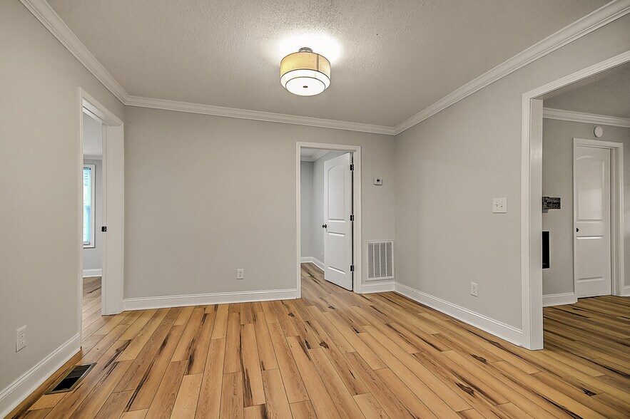 Building Photo - 1104 Old Boones Creek Rd