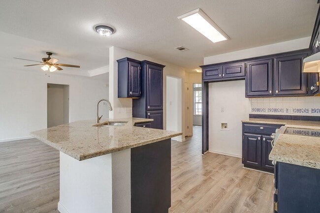 Building Photo - 1512 Clover Ln