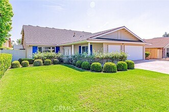 Building Photo - 670 S Oakhaven Ave