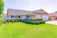 Building Photo - 670 S Oakhaven Ave