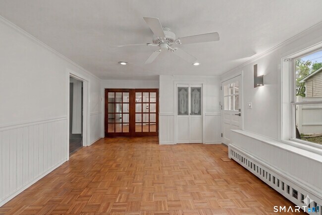 Building Photo - 44 Barmore Dr W