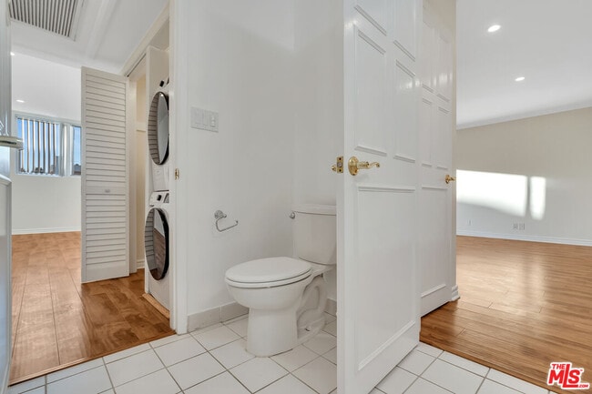 Building Photo - 432 N Palm Dr