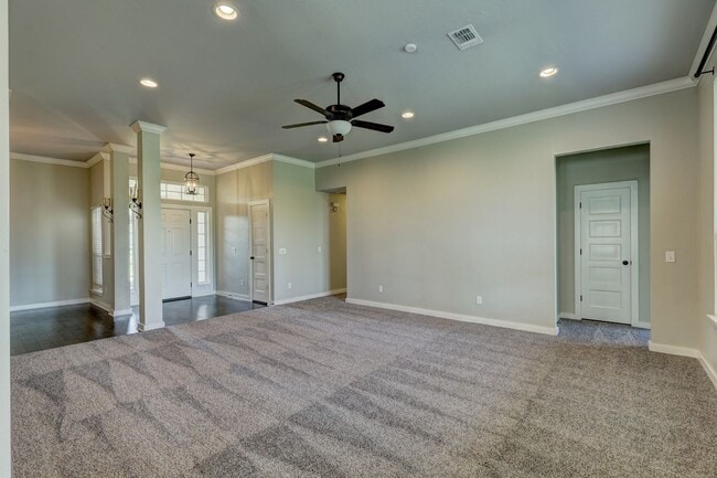 Primary Photo - Desirable Home In Valencia Park!