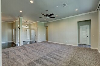 Building Photo - Desirable Home In Valencia Park!