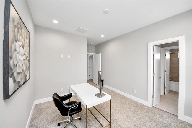 Building Photo - 5510 Rosslyn Rd
