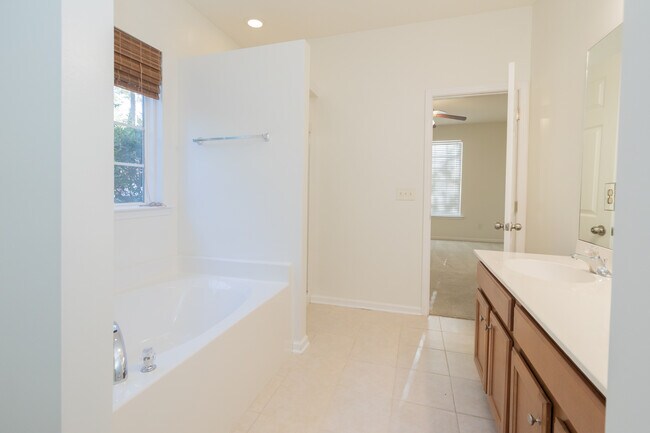 Building Photo - 8967 N Red Maple Cir