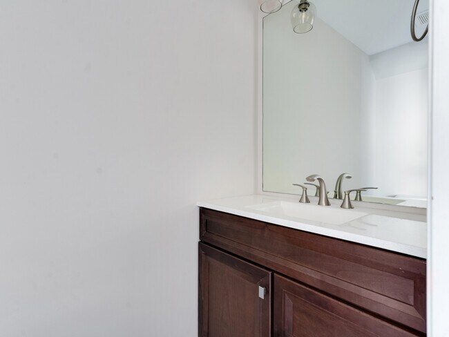 Building Photo - 2745 Canyon Dr