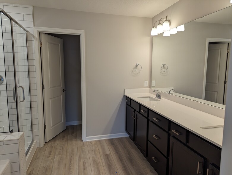 Building Photo - 14504 Twin Lakes Cir