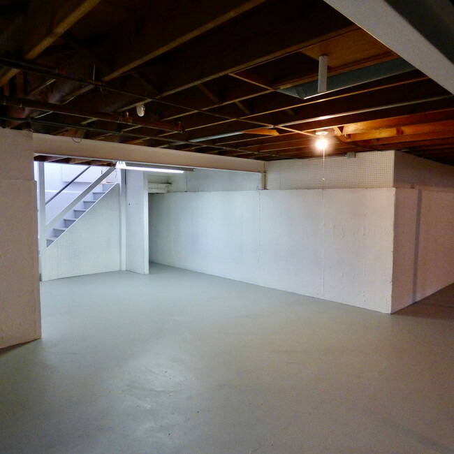 Building Photo - 1332 W Mulloy Dr