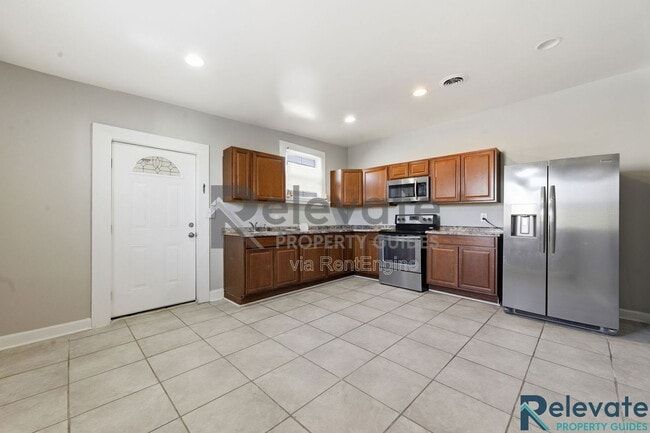 Building Photo - 2820 Q St