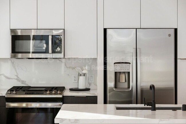 Building Photo - 52 Kirkwood Ave