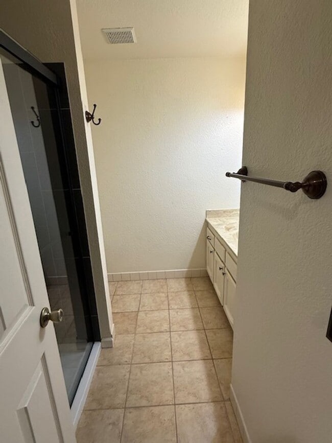 Building Photo - OPEN HOUSE this Wednesday 5pm-6:30pm - Private Redwood Setting | 4BR Home with Family Room, Bar &...