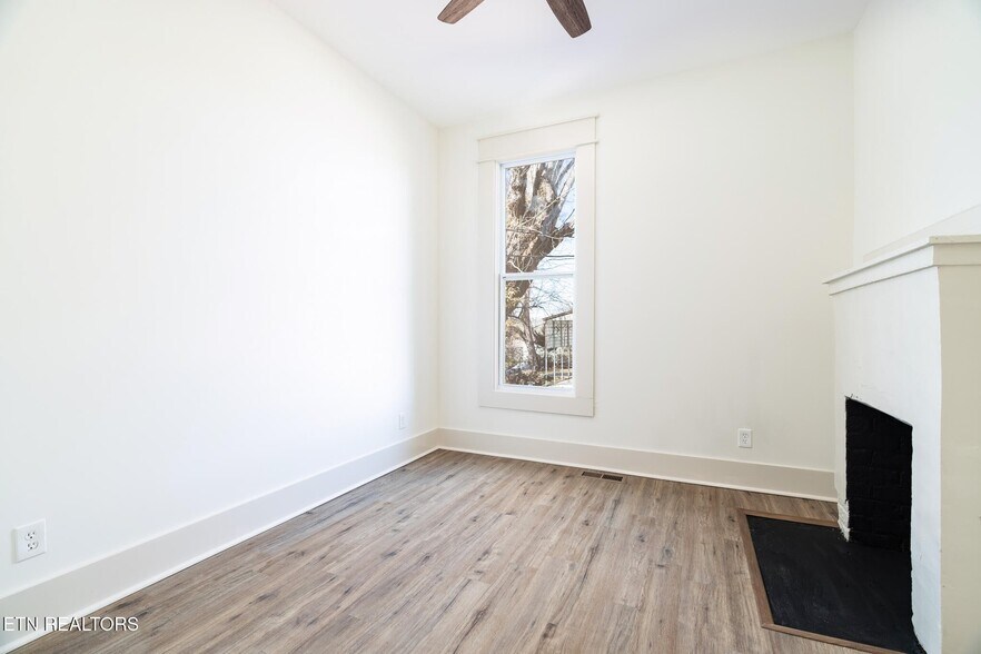 Bed 2 - 570 Monroe St