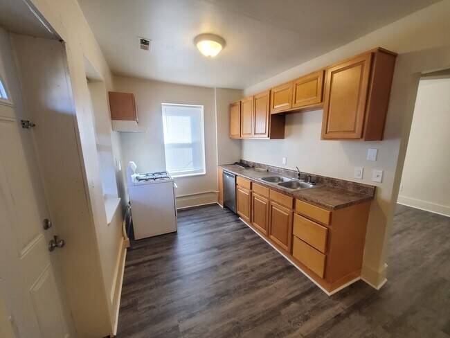 Building Photo - 420 W 31st St