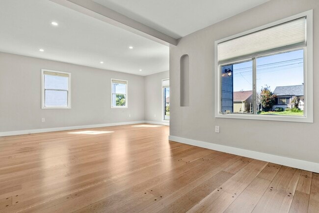 Building Photo - 770 Ventura St