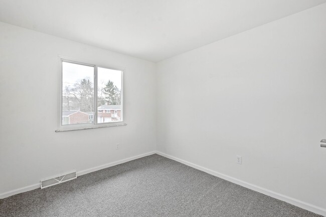 Building Photo - AVAILABLE OCT 1ST!! BEAUTIFUL 4 BEDROOM IN...