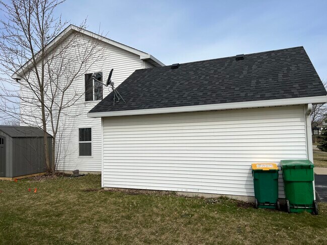 Building Photo - 1327 Fox Chase Dr