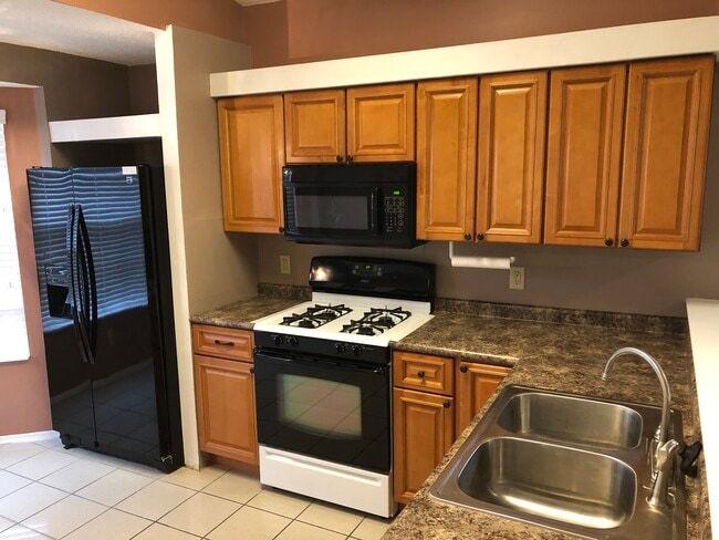 Building Photo - 941 Vista Palma Way