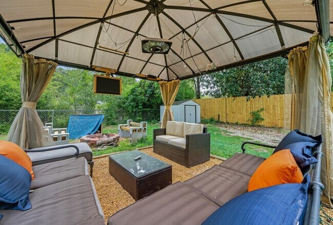 Building Photo - 2490 Barge Rd SW