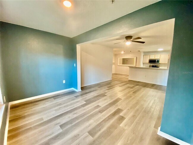 Building Photo - 5463 Vineland Rd