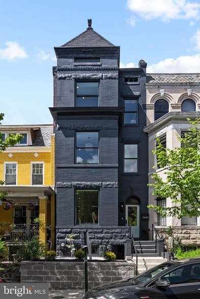 Building Photo - 2460 Ontario Rd NW