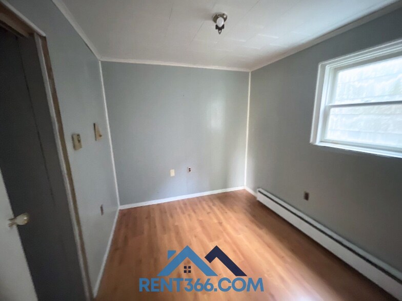 Building Photo - 509 W Centre St