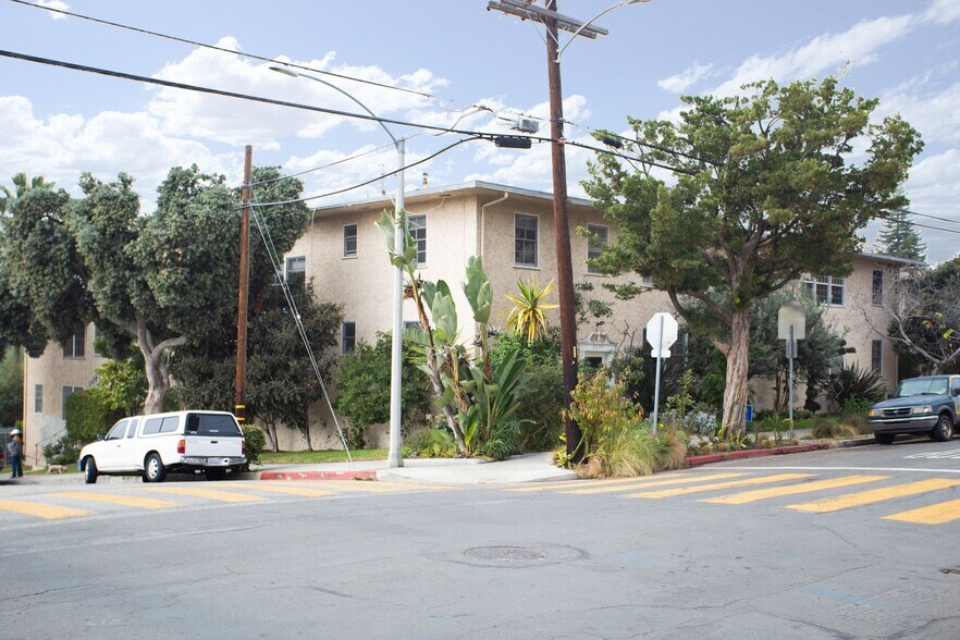 Building Photo - Hollister and 6th Street Apartments