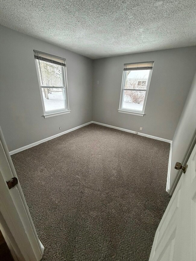 Building Photo - 2396 S Long Lake Rd