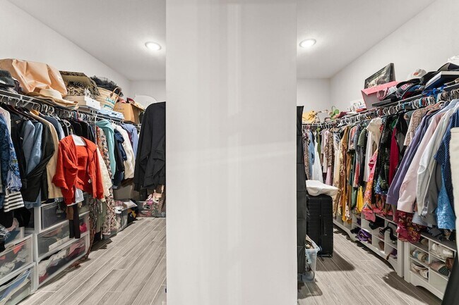 Building Photo - 106 Hibernate Way