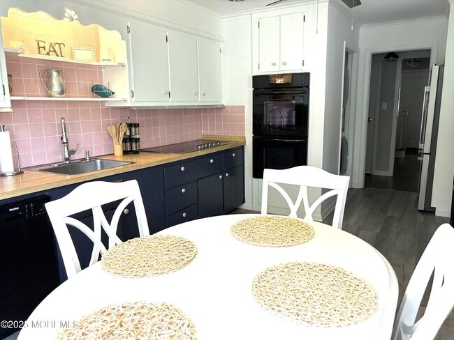 Building Photo - 208 Trenton Blvd