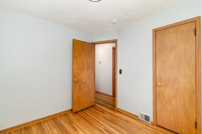 Building Photo - Beautiful 4 Bed 2 Bath Home With Fence and...