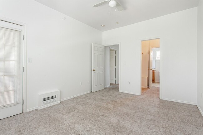 Building Photo - 4717 Virginia Ave